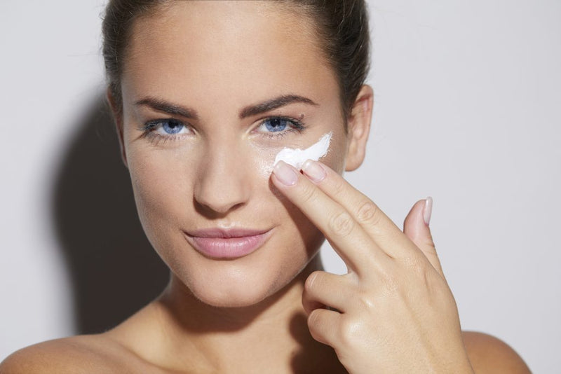 Contorno de ojos efecto lifting: el secreto para una mirada más joven este verano