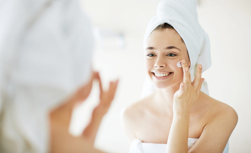 4 Rutinas del Cuidado de la piel Facial: Los Fundamentos para una Piel Radiante
